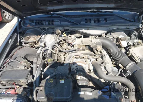 2011 Ford Crown Victoria Police Interceptor z USA, uszkodzony, nr VIN 2FABP7BV6BX135256